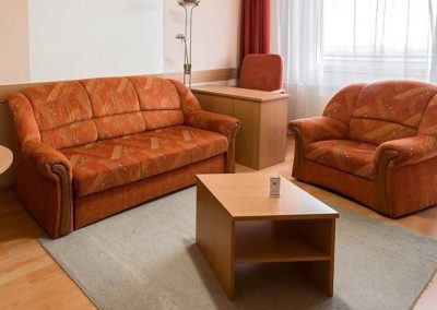 Superior apartman nappalija kanapéval, fotellel