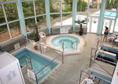 Wellness rész pezsgőfürdővel, váltófürdővel