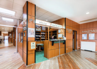 A szálloda animátori pultja és ajándékbolt